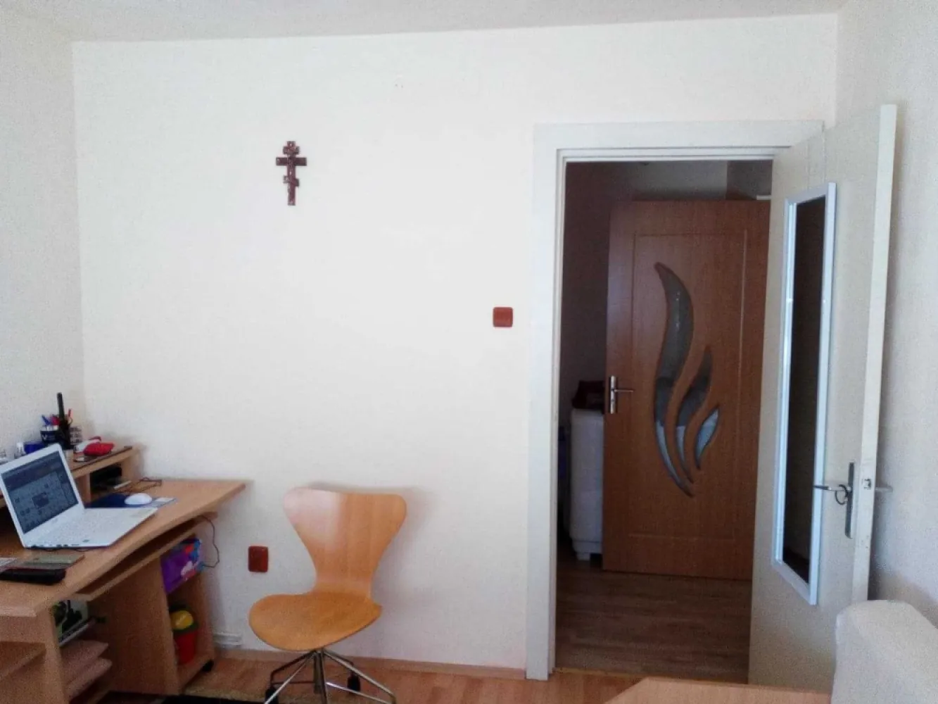 BRASADAS vinde ap 2 cam PARTER in zona Spitalul Nou.