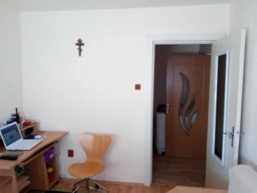 BRASADAS vinde ap 2 cam PARTER in zona Spitalul Nou.