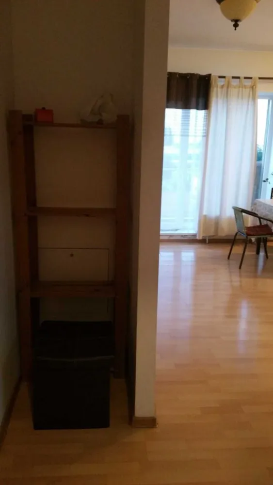 Inchiriez apartament 2 camere Titan - Rasarit de Soare - Inchiriez apartament 2 camere in complex Rasarit de Soare (Titan, langa Auchan și Lidl, în apropiere de Parcul Teilor), cu bucatarie mobilata, combina frigorifica, aragaz, masina de spalat și cuptor cu microunde. Sufragerie mobilată, șifonier și comodă în dormitor - chiriașul trebuie să își aducă pat. Aer condiționat în fiecare cameră. Televizor în fiecare cameră. 2 balcoane. Tamplarie termopan, usa metalica, parchet, gresie, faianta. etaj 3/11. Complex pazit, internet, cablu. Toate utilitatile contorizate individual. Apel după ora 17.