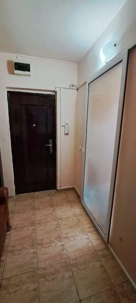 ageuropa.ro închiriaza ap 2 cam Baba Novac etaj - Agenția EUROPA închiriază apartament mobilat si utilat cu 2 camere semidecomandate. Zona Baba Novac, la 5 minute de parcul IOR si Mall ParkLake Statie troleibuz 70, 79 si 92 si autobuz 311 la 2 minute. La 10 minute de metrou Dristor. Pentru mai multe oferte accesați www.ageuropa.ro.