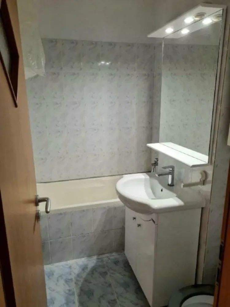 Inchiriez apartament cu 2 camere