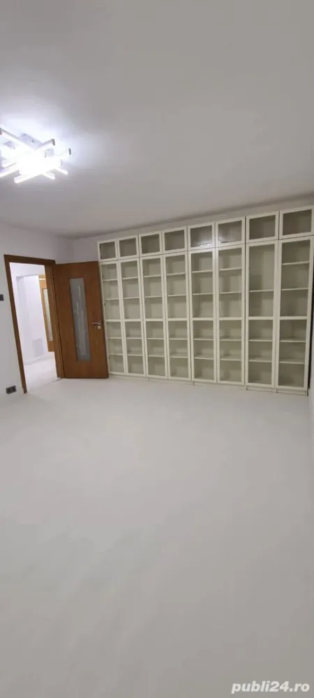 Spatiu de închiriat Bulevardul Constantin Brâncoveanu - Spatiu de închiriat la parter linga metrou. Este un apartament de 3 camere decomandat 2 bai cu centrala proprie are 82 mp utili renovat recent prima închiriere cu contract la ANAF pe termen foarte lung.1+1 chirie este de 1100 Laura
