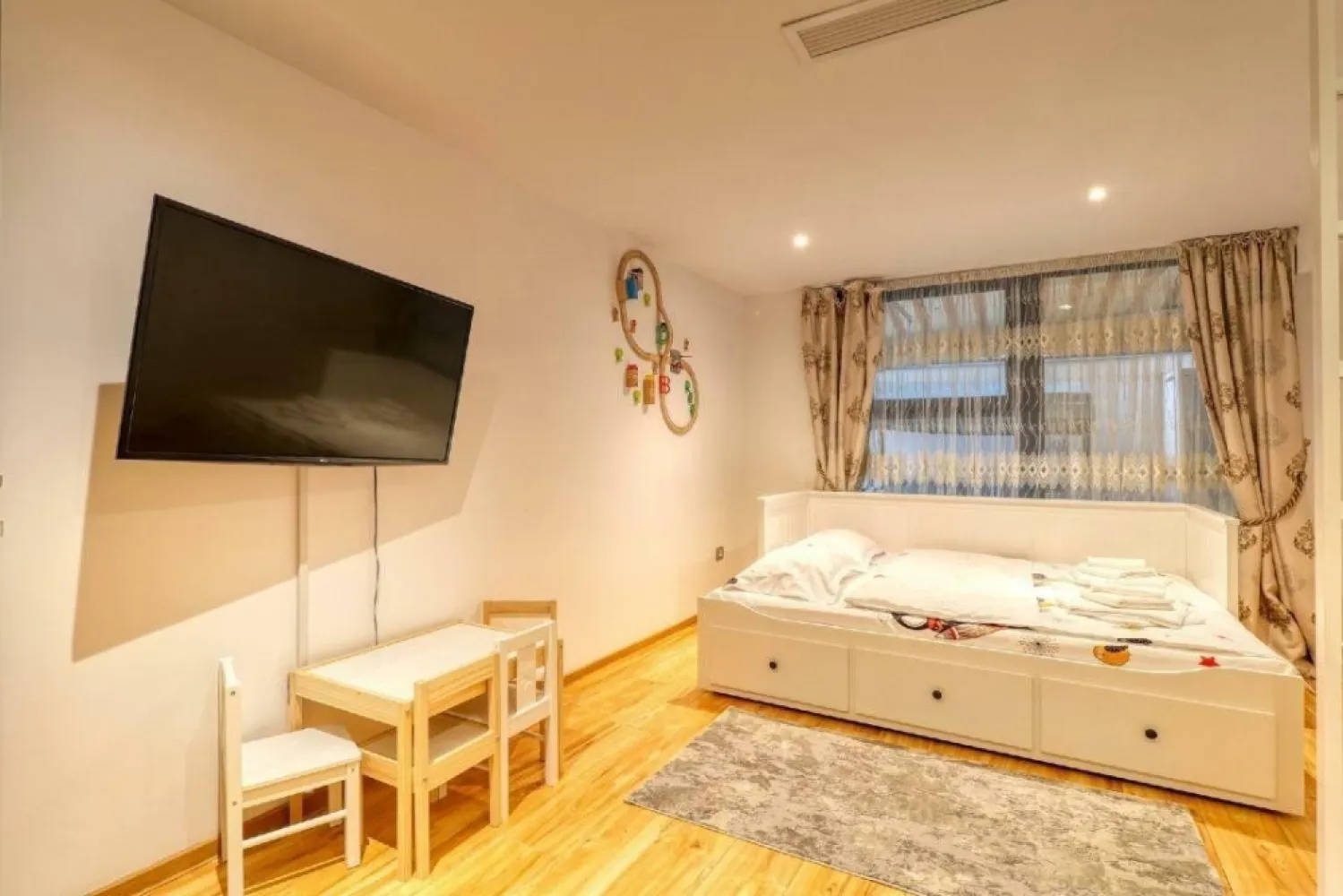 Apartament de lux cu 4 camere , lângă Parcul Herăstrău