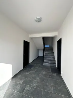 Vând apartament cu trei camere