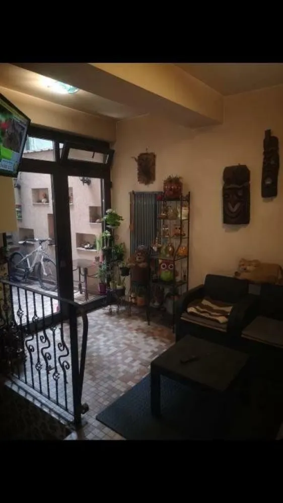 Ag BRASADAS vinde casa 7 cam 232mp zona matei vvoievod S2. - Agenția BRASADAS vinde casa NOUA din 2009 in zona ULTRACENTRALA, cu suprafata de 232 mp utili. Structura casei este de tip demisol, parter, etaj si mansarda si este situata pe o strada linistita si putin circulata în zona Vatra Luminoasa- Matei Voievod. Întrarea este COMUNA. Casa este in stare excelenta și beneficiază de încălzire în pardoseala și multe îmbunătățiri.