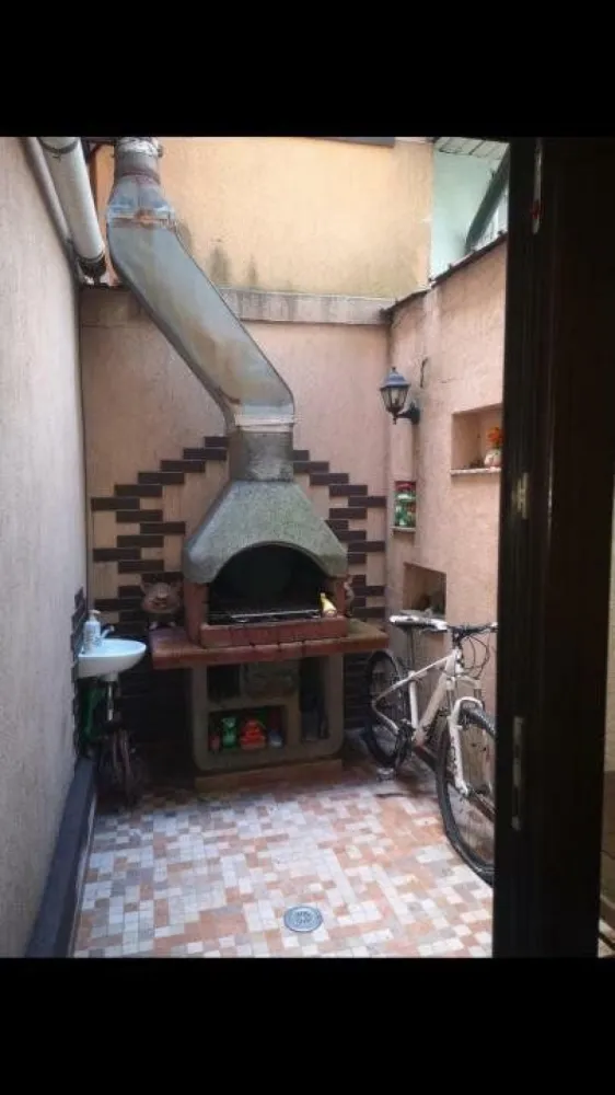 Ag BRASADAS vinde casa 7 cam 232mp zona matei vvoievod S2. - Agenția BRASADAS vinde casa NOUA din 2009 in zona ULTRACENTRALA, cu suprafata de 232 mp utili. Structura casei este de tip demisol, parter, etaj si mansarda si este situata pe o strada linistita si putin circulata în zona Vatra Luminoasa- Matei Voievod. Întrarea este COMUNA. Casa este in stare excelenta și beneficiază de încălzire în pardoseala și multe îmbunătățiri.