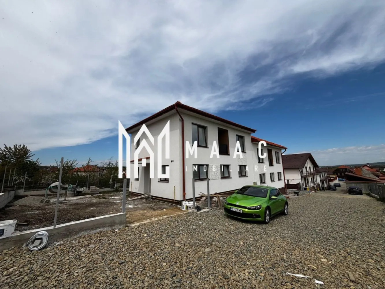 Casă Tip Duplex | 4 Camere | 2 Balcoane | Terasă | Șura Mică