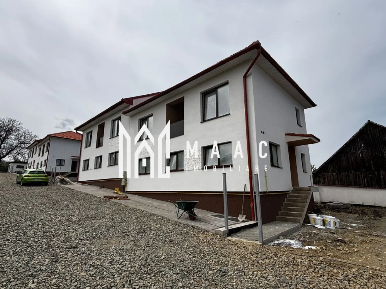 Casă Tip Duplex | 4 Camere | 2 Balcoane | Terasă | Șura Mică