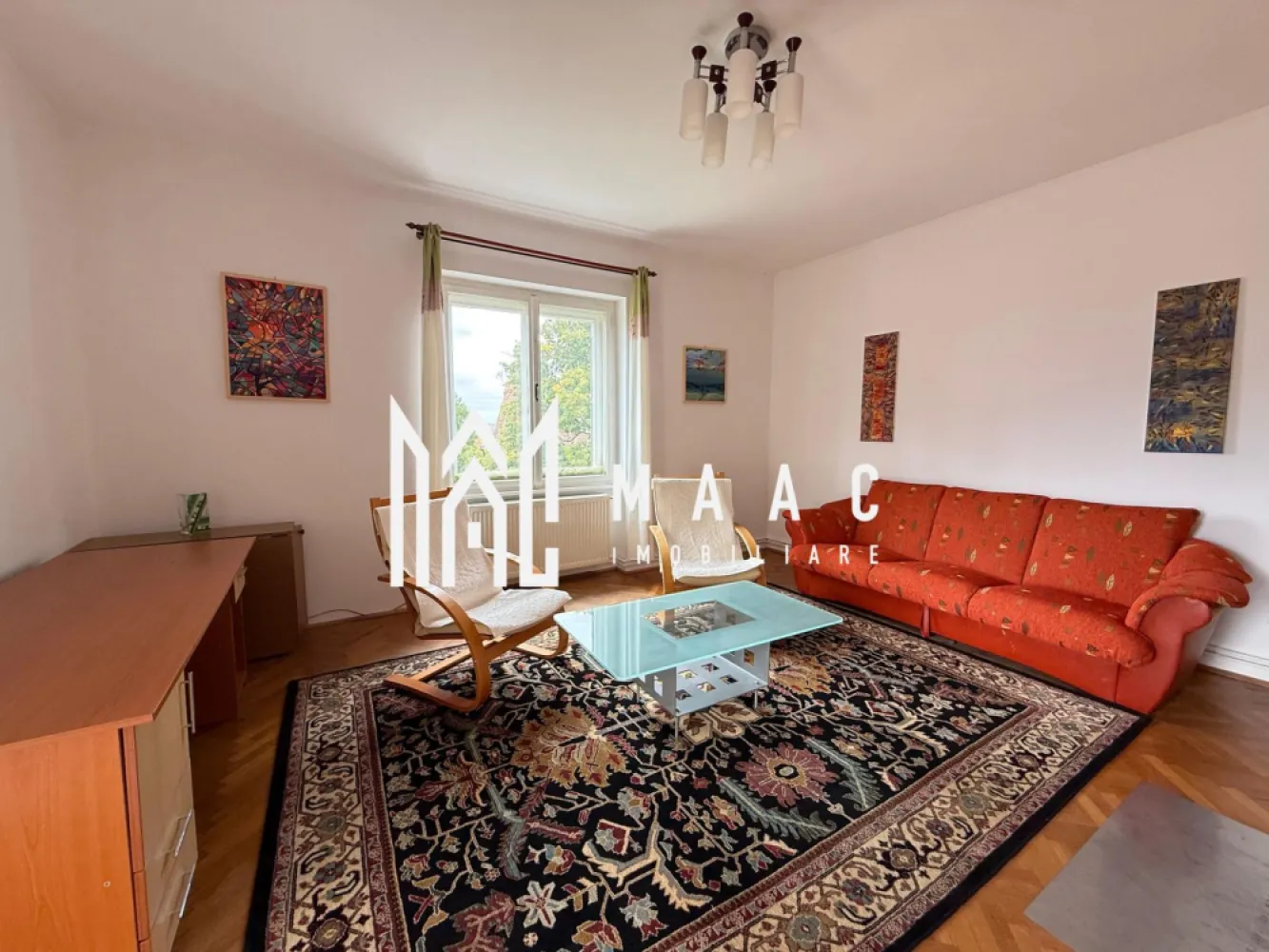 Penthouse 4 camere | Decomandat | Balcon | Zona Sub Arini - MAAC Imobiliare propune atentiei dumneavoastra un apartament cu 4 camere elegant, complet mobilat si utilat, amplasat in zona Sub Arini - Strand. Locuinta este situata la etajul 2 al unei cladiri de tip casa, cu regim de inaltime P+2 fiind alcatuita din 4 incaperi spatioase si luminoase, bucatarie, camara, 2 bai cu geam de aerisire, debara, hol si balcon. Finisaje de calitate buna, ambient placut. Privelistea este deosebita. Se percepe o chirie in avans si garantie in cuantumul unei chirii lunare. Se inchiriaza pe o perioada de minim 12 luni. Nu se accepta animale de companie. Amplasamentul imobilului este avantajul cel mai de pret, aflandu-se la cateva minute de mers pe jos de parcul Sub Arini. Pentru mai multe detalii, va rugam, specificati telefonic ID: CP2739199 }}