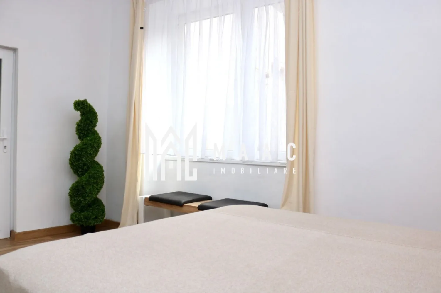 Apartament 4 camere | 2 bai | Modern | Curte | Central