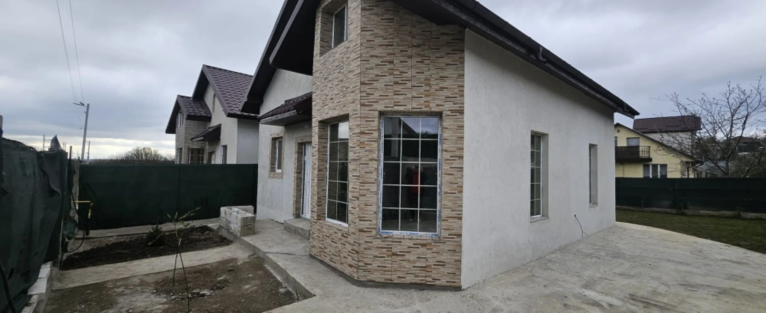 De inchiriat, vila noua - Bariera Traian - Lacul Brates