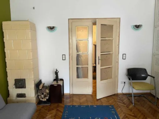 Vând apartament 2 camere, renovat - Cartierul Funcționarilor