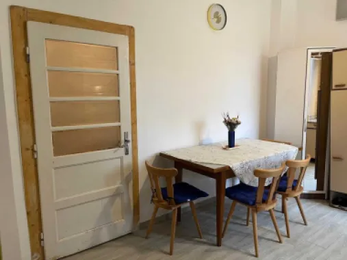 Vând apartament 2 camere, renovat - Cartierul Funcționarilor