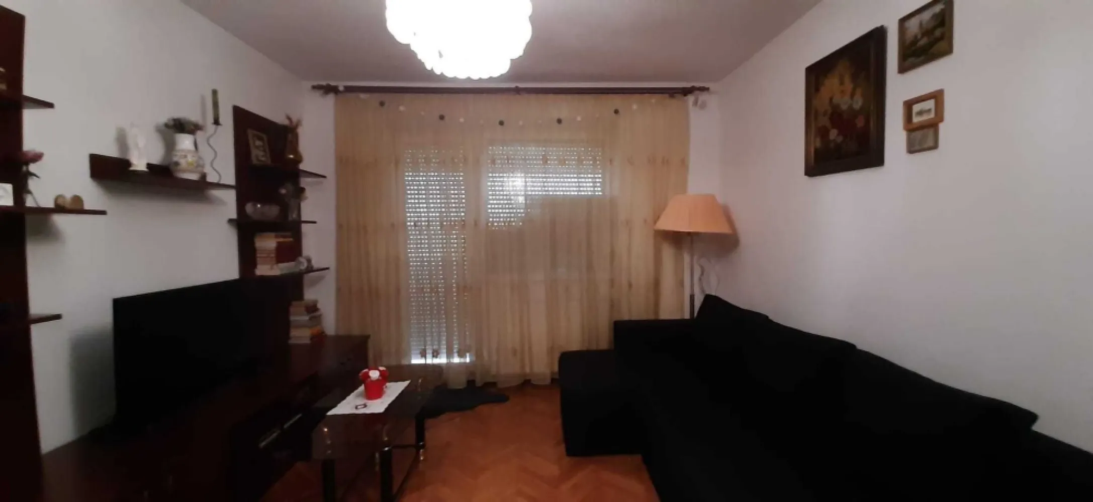Agentia Imobiliara BRASADAS vinde ap 2 cam Sol Lic. Ortodox. - Agentia Imobiliara BRASADAS vinde apartament cu 2 camere semidecomandat in cartierul Solidaritatii, aproape de Liceul Ortodox si de parcuri, ocupabil imediat. Blocul este din caramida, apartamentul are beci si loc de parcare platit pana la finalul anului. Blocul are acoperis si este izolat termic (clasa energetica B). Nu prezinta igrasie. Este dotat cu geamuri termopan, aer conditionat, centrala termica. Curat si foarte bine compratimentat si perfect functional. Www.brasadas.com.