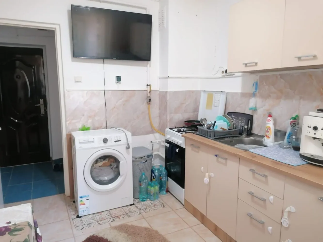 BRASADAS vinde ap 2 cam zona Micro 14. - Agentia Imobiliara BRASADAS vinde apartament cu doua camere situat in zona micro 14. Teren in folosinta de aproximativ 15 m patrati. Resctructurat recent. Www.brasadas.com.