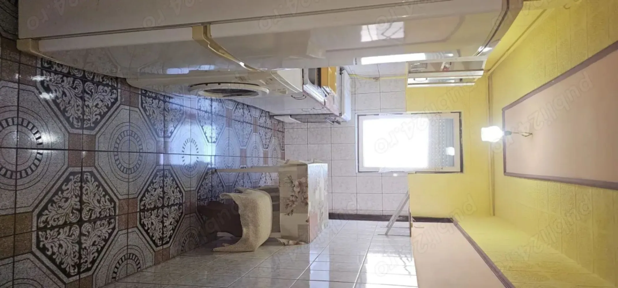 BRASADAS vinde ap 2 cam PARTER 14 Mai. - Agentia Imobiliara BRASADAS vinde apartament cu 2 camere, semidecomandat, parter inalt, geam la baie, balcon inchis. Www.brasadas.com.
