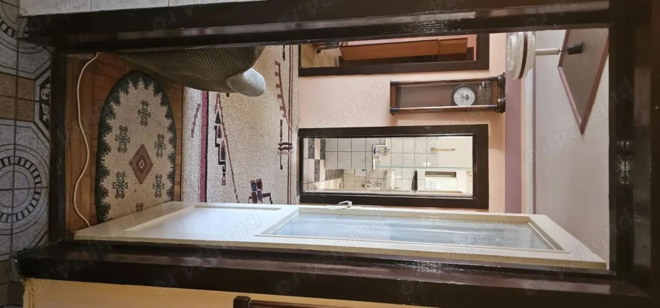 BRASADAS vinde ap 2 cam PARTER 14 Mai. - Agentia Imobiliara BRASADAS vinde apartament cu 2 camere, semidecomandat, parter inalt, geam la baie, balcon inchis. Www.brasadas.com.