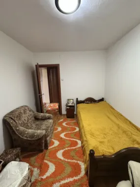 BRASADAS vinde ap 2 cam Botizului etaj 2 cu balcon