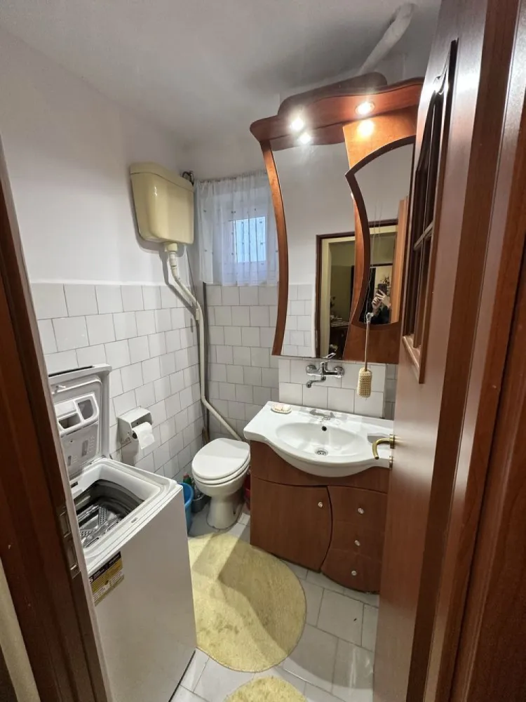 BRASADAS vinde ap 2 cam Botizului etaj 2 cu balcon - Agentia Imobiliara BRASADAS vinde apartament cu 2 camere, 42mp, situat la etajul 2 în Satu Mare, strada Botizului. Apartamentul este compus din 2 camere, baie, bucătărie, hol și balcon. Apartamentul are centrală proprie. Www.brasadas.com.