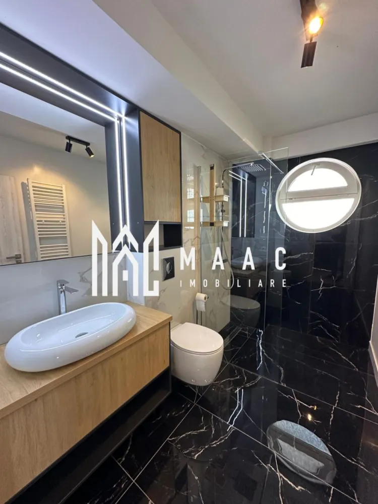 Apartament 3 camere I Lift I Modern I Balcon I Central - MAAC Imobiliare ofera spre inchiriere apartament de 3 camere, renovat, complet mobilat si utilat, in zona Centrala-Hipodrom II (Strada Oituz). Locuinta decomandata are suprafata utila de 92mp, se afla la etajul 3/4, si este alcatuita din living spatios cu zona de dining, 2 dormitoare, bucatarie inchisa cu toate facilitatile, baie moderna cu geam, baie de serviciu cu masina de spalat rufe, debara, hol si balcon. Aferent - loc de parcare propriu subteran. Amplasamentul imobilului este unul avantajos, aflandu-se intr-o zona linistita, la 15-20 minute de mers pe jos de centru. Se percepe o chirie in avans si garantie in cuantumul unei chirii lunare. Disponibilitate imediata. Se inchiriaza de pe persoana juridica, la pretul de listare se va adauga TVA. Pentru persoanele fizice se pooate face o oferta cu TVA inclus. Pentru mai multe detalii, va rugam specificati telefonic: CP2739197 }}