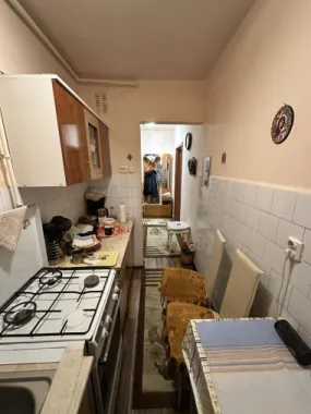BRASADAS vinde ap 2 cam Botizului etaj 2 cu balcon