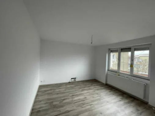 BRASADAS vinde ap 2 cam Botizului etaj 4/4 60mp