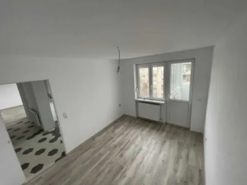 BRASADAS vinde ap 2 cam Botizului etaj 4/4 60mp