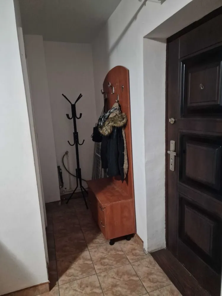 BRASADAS vinde garsoniera 21mp la etajul 4/4 pe Bd Closca. - Agentia Imobiliara BRASADAS vinde garsoniera Bulevardul Closca la etaj 4 preti 27 Euro negociabil mai multe detali la tel 07******63