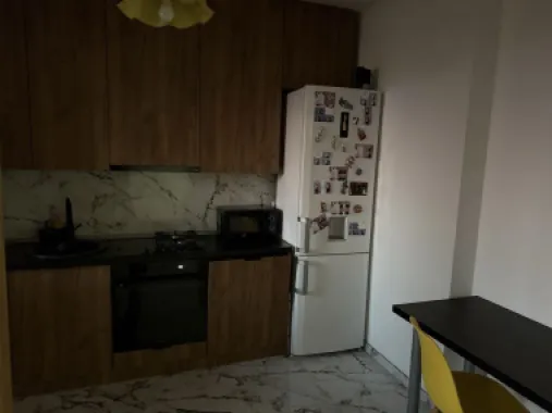 BRASADAS vinde ap 3 camere in asociatie zona 14 Mai.