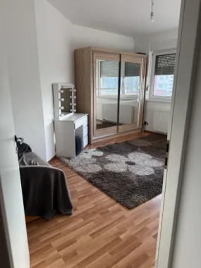 BRASADAS vinde ap 3 camere in asociatie zona 14 Mai.