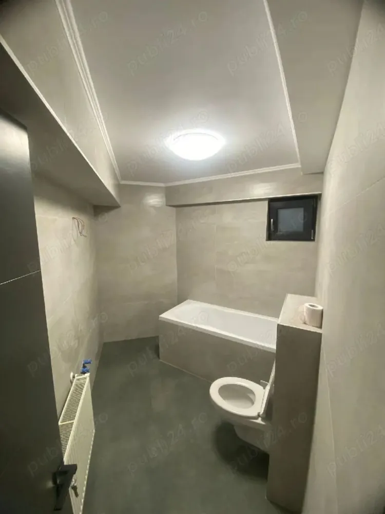 BRASADAS vinde ap cam in Centru Nou. - Agentia Imobiliara BRASADAS vinde apartament situat la etajul 3 din 4 in Centru Nou al orasului Satu Mare str Piata 25 Octombrie compus din living cu bucatarie open space si camara alimente, 2 dormitoare generoase , 2 bai , balcon , suprafata 70 mp. Apartamentul este recent renovat in totalitate instalatia electrica ,instalatia sanitara (centrala termica) ,geamuri Salamander cu profil de 92 mm cu 3 sticle ,culoare gri antracit ,usi noi , totul nou. ( toate materialele folosite pentru renovarea acestui apartament au fost de calitate) Www.brasadas.com.