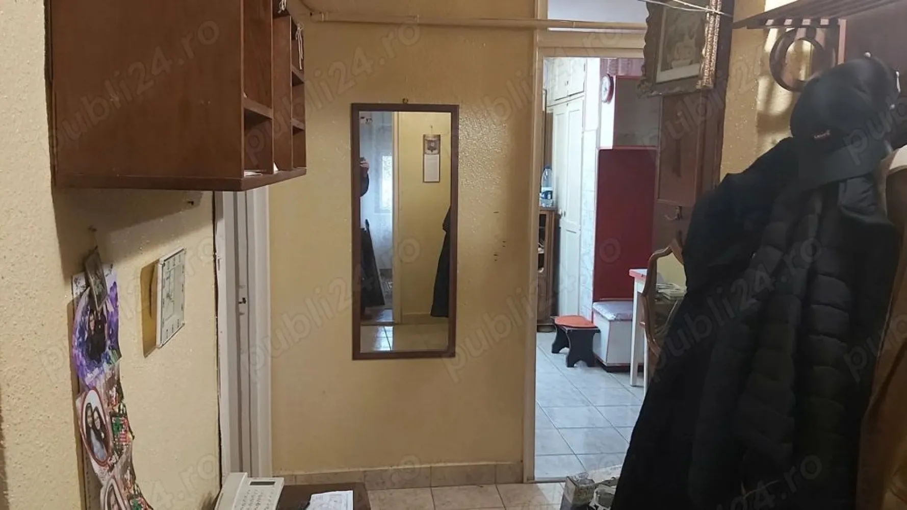 BRASADAS vinde ap 3 cam etaj 1/4 in Micro 16. - Agentia Imobiliara BRASADAS vinde apartament cu 3 camere, decomandat, 2 băi, 1 balcon închis, 1 balcon deschis, etaj 1, în M 16, str. Rozmarin, Nr 2, Satu Mare, zonă foarte bună și liniștită, în apropiere exista stație de autobuz, mai multe parcuri, magazine, școală și grădiniță, loc de parcare pentru reședință, scara de bloc este îngrijită, nu sunt probleme cu vecinii. Www.brasadas.com.