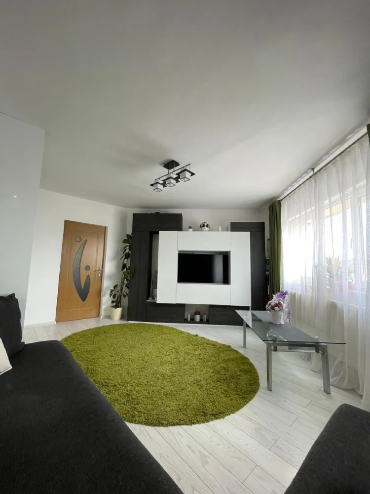 Apartament 2 camere de vanzare in Marasti - Vând apartament cu 2 camere, aflat la etajul 4, cu o suprafață de 52 mp. Este finisat și se vinde complet mobilat și utilat, exact cum se vede. Camerele sunt luminoase și au o atmosferă plăcută, iar bucătăria este dotată cu electrocasnice moderne și are un design actual. Apartamentul este situat într-o zonă foarte bună, aproape de magazine, restaurante, cafenele și mijloace de transport în comun. În apropiere sunt și parcuri, ideale pentru relaxare. Dacă ești interesat și vrei să îl vezi, mă poți contacta pentru detalii sau pentru a stabili o vizionare.