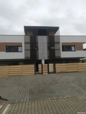vând casa