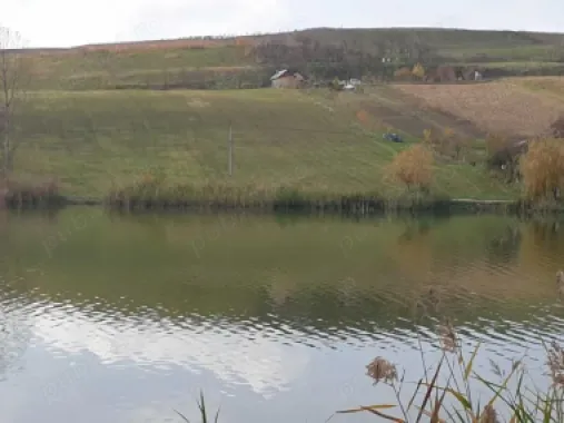 De vanzare teren cu front la LAC