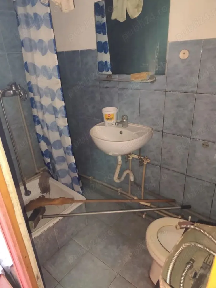 BRASADAS vinde garsoniera 21mp etaj 3/4 in Micro 15. - Agentia Imobiliara BRASADAS vinde garsoniera mobilata si utilata in Micro 15 la etajul 3/4 cu suprafata utila de 21mp. Geam termopan, ușa de fier, mobilat, utilat, incălzire pe gaz. Se accepta schimb cu apartament cu 2 sau 3 camere in zona buna. Www.brasadas.com.