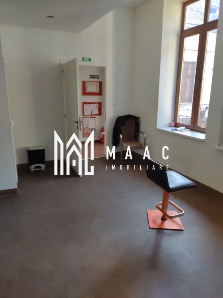 Apartament ultracentral | Destinatie comerciala si rezidentiala | 100 MPU | - Maac Imobiliare vă propune spre închiriere un apartament cu adevărat special, situat la etajul 1 al unei clădiri de patrimoniu, chiar pe prestigiosul bulevard pietonal Nicolae Bălcescu – una dintre cele mai circulate și apreciate zone ultracentrale ale orașului. Cu o compartimentare generoasă, apartamentul este compus din 3 camere și 2 băi, oferind un spațiu versatil și luminos, cu un aer rafinat. Ideal atât pentru rezidență, cât și pentru activități comerciale sau profesionale – cabinet notarial, firmă de avocatură, coafor, magazin de specialitate sau showroom – proprietatea beneficiază de dublă destinație: comercială și rezidențială. Un spațiu elegant, cu vizibilitate excelentă și o adresă de prestigiu – perfect pentru afacerea sau stilul tău de viață. Pentru mai multe detalii va rugam specificati telefonic ID: CP2729836 }}
