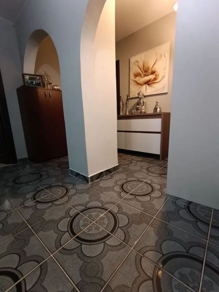 Vând apartament decomandat cu 3 camere, micro 16