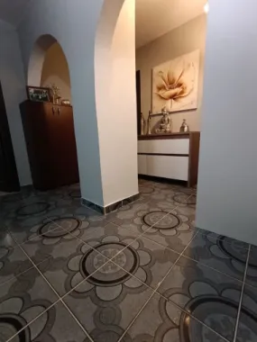 Vând apartament decomandat cu 3 camere, micro 16