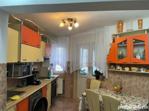 BRASADAS vinde ap 3 cam etaj 4/4 Micro 16 Bd. Sănătății.