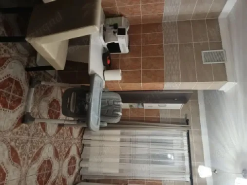 Vând apartament decomandat cu 3 camere, micro 16.