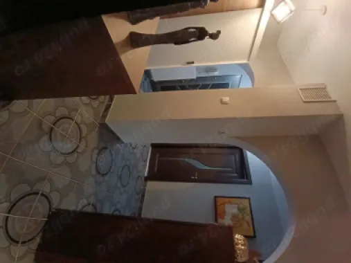 Vând apartament decomandat cu 3 camere, micro 16.