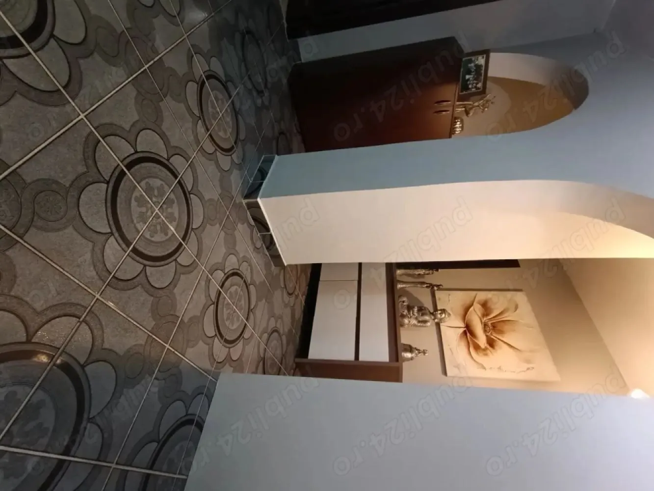 Vând apartament decomandat cu 3 camere, micro 16.