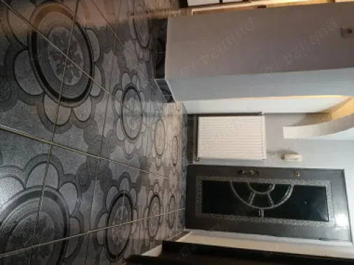 Vând apartament decomandat cu 3 camere, micro 16.