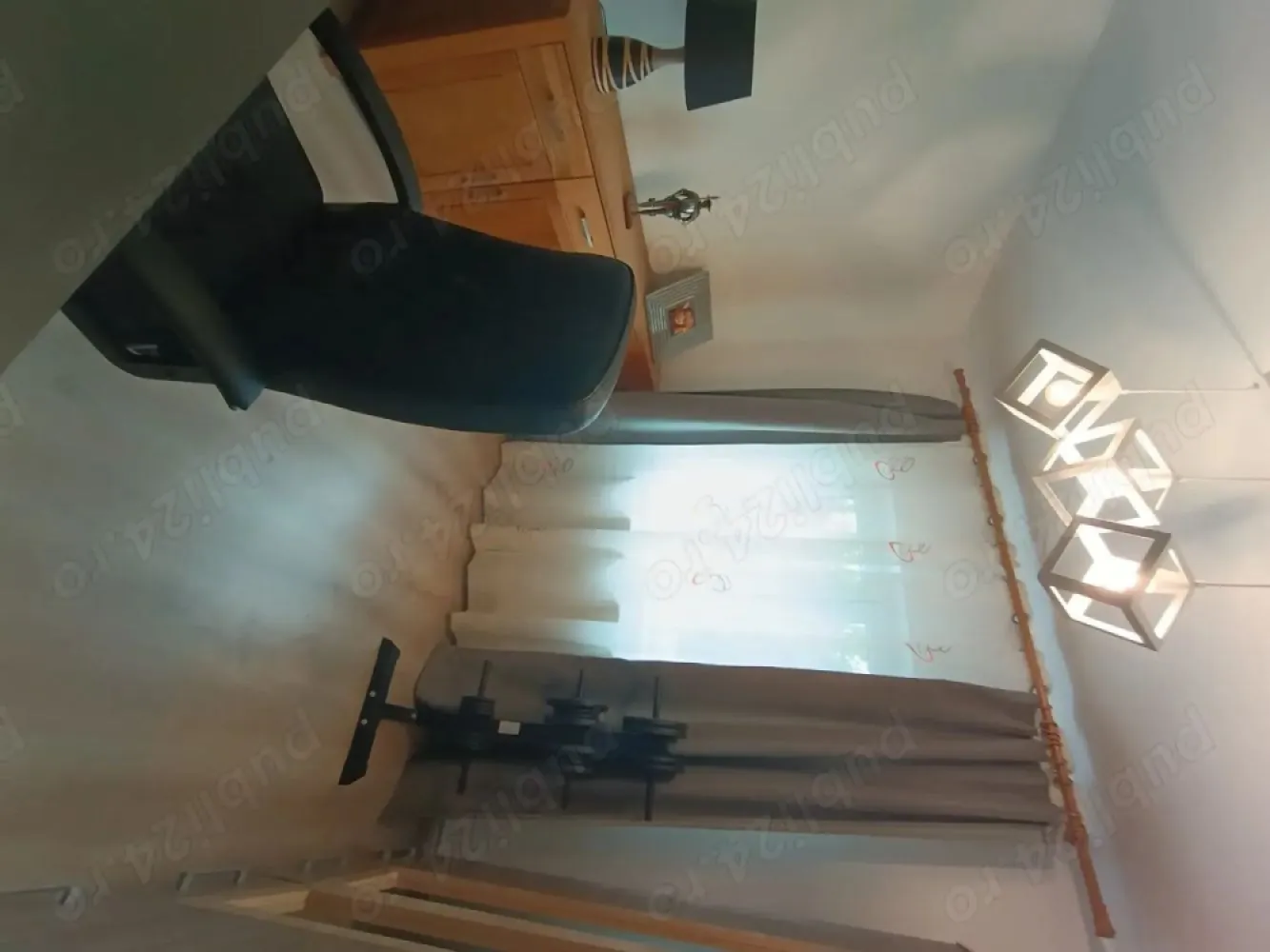 Vând apartament decomandat cu 3 camere, micro 16.