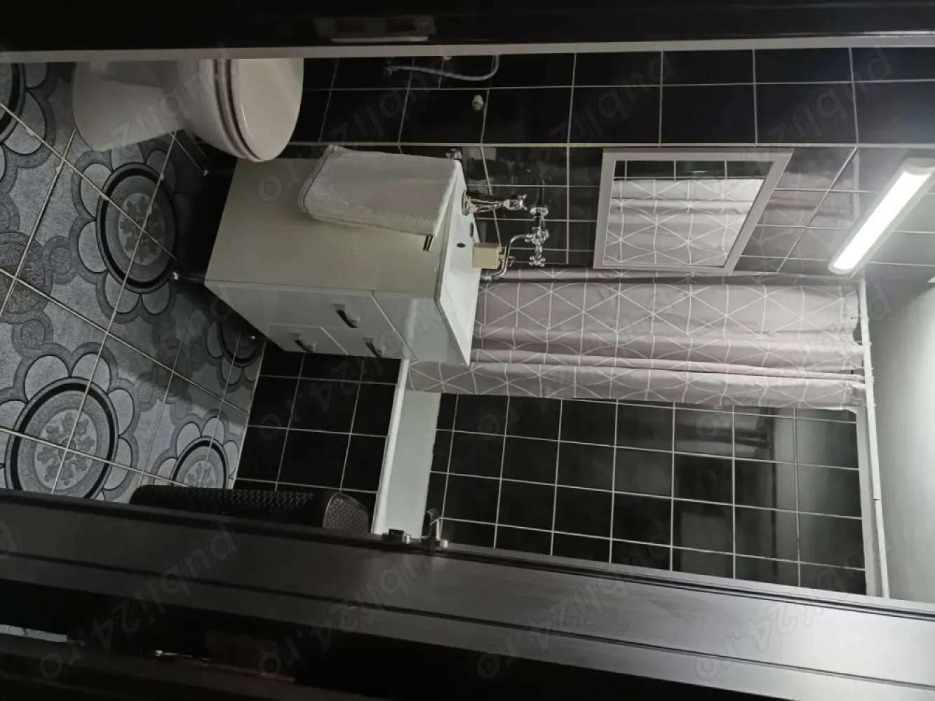 Vând apartament decomandat cu 3 camere, micro 16.