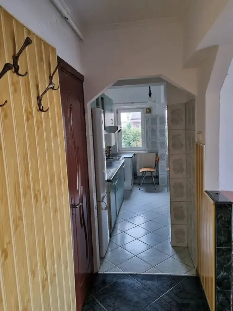 BRASADAS vinde ap 3 cam etaj 4/4 70mp Micro 16. - Agenția imobiliara BRASADAS vinde apartamet cu 3 camere utilat mobilat cu tot ce este in el . Apartamentul este in Micro 16 etaj 4/4, acoperis cu poala, 70mp. Doua camere sunt decomandate una este living open space, doua bai, balcon, debara mare, microcentrala, termopan, aer conditionat. Zona este foarte buna, este langa parcul Linistii, Policlinica, farmacii, magazine aproape, scoala, gradinita, digul Somes, scara curata, renovata, vecini cumsecade. Www.brasadas.com.