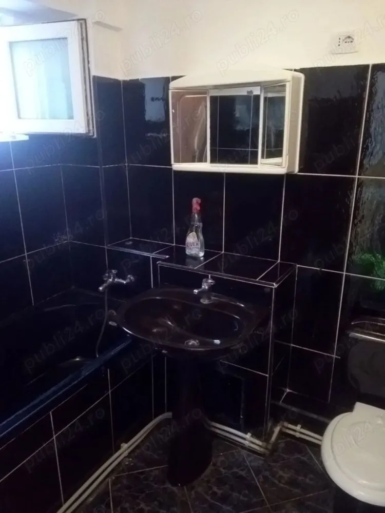 BRASADAS vinde ap 3 cam etaj 4/4 70mp Micro 16. - Agenția imobiliara BRASADAS vinde apartamet cu 3 camere utilat mobilat cu tot ce este in el . Apartamentul este in Micro 16 etaj 4/4, acoperis cu poala, 70mp. Doua camere sunt decomandate una este living open space, doua bai, balcon, debara mare, microcentrala, termopan, aer conditionat. Zona este foarte buna, este langa parcul Linistii, Policlinica, farmacii, magazine aproape, scoala, gradinita, digul Somes, scara curata, renovata, vecini cumsecade. Www.brasadas.com.