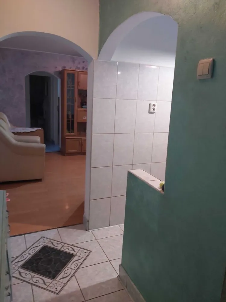 BRASADAS vinde ap 3 cam utilat etaj 2/4 Micro14 Prahova. - Agenția imobiliara BRASADAS vinde apartament cu 3 camere, mobilat complet si utilat 1 baie 1 bucatarie Se afla in cartierul Micro 14, pe Aleea Prahova, in apropriere de Mall, piata Somes, Synevo, scoala Mircea Eliade, parc de joaca pentru copiii, spital, Lidl, Carrefour si multe alte beneficii la o distanta foarte scurta. Www.brasadas.com.