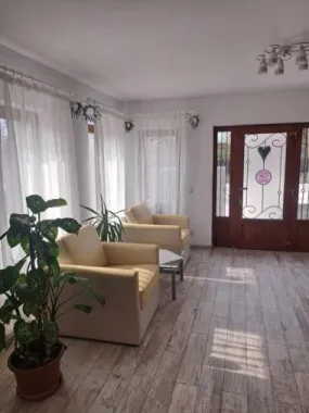 BRASADAS vinde casa in zona Strandului.